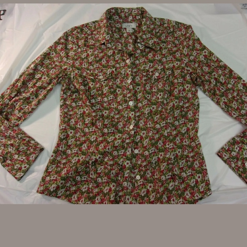 Spring LOFT-Floral button cuff blouse Size 10